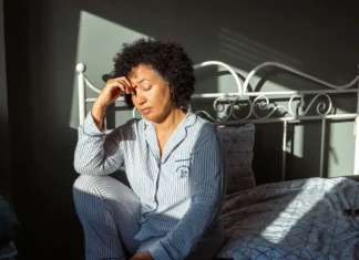 Chronic Fatigue Physical or Mental: Causes, Signs, and How to Recover Fast Person showing signs of chronic fatigue physical mental — split image of body exhaustion and brain fog side by side
