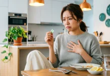 Chewing Gum Causes Heartburn? Here’s Why and How to Fix It Person experiencing heartburn after chewing gum post-meal, showing why chewing gum causes heartburn