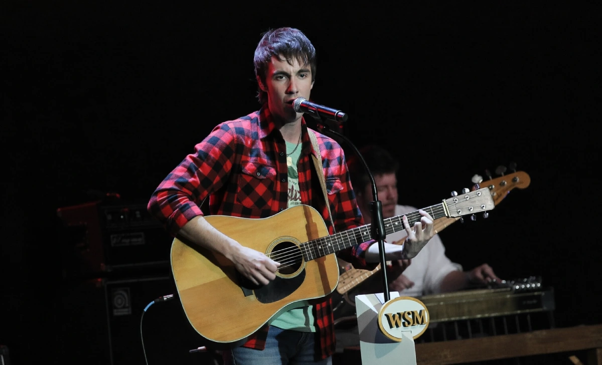 Mo Pitney net worth career milestone stage performance