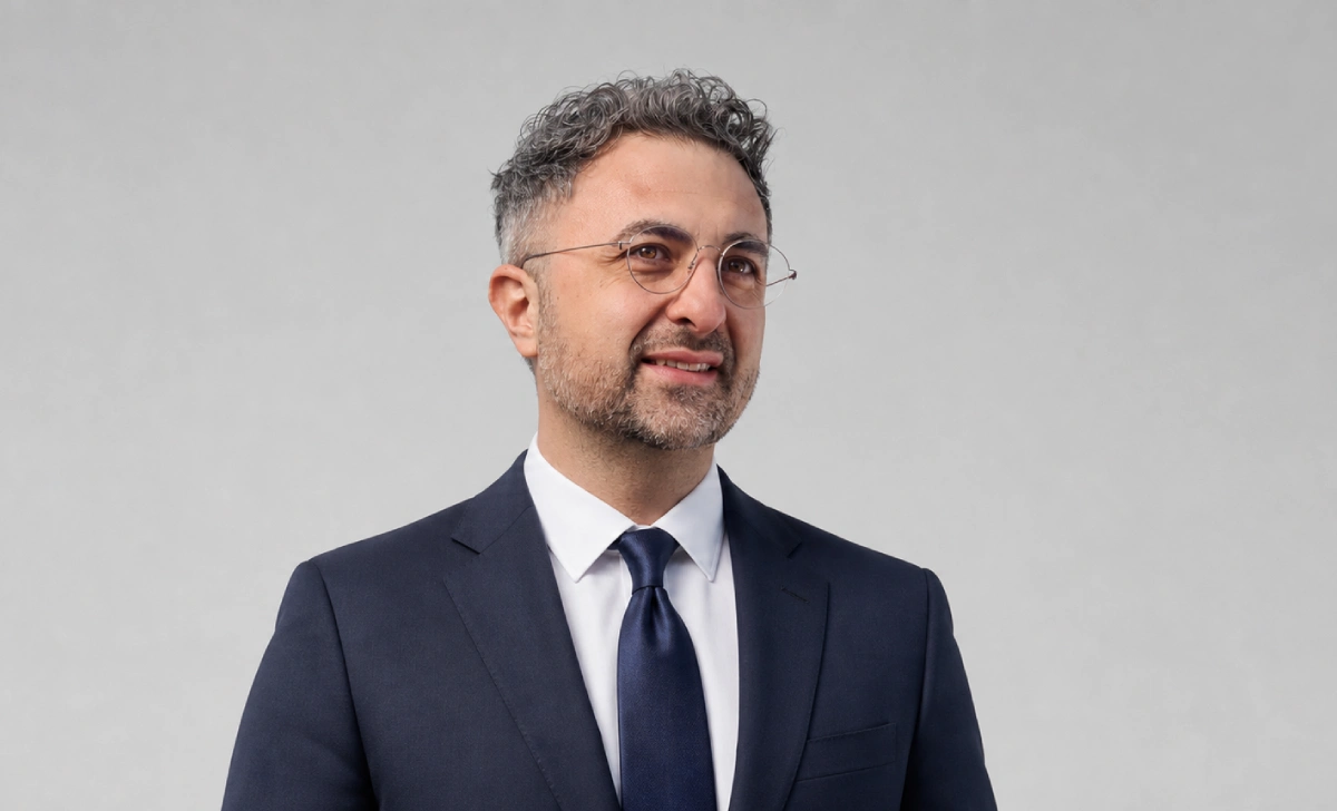 Mustafa Suleyman net worth estimate range between 100 million and 250 million dollars