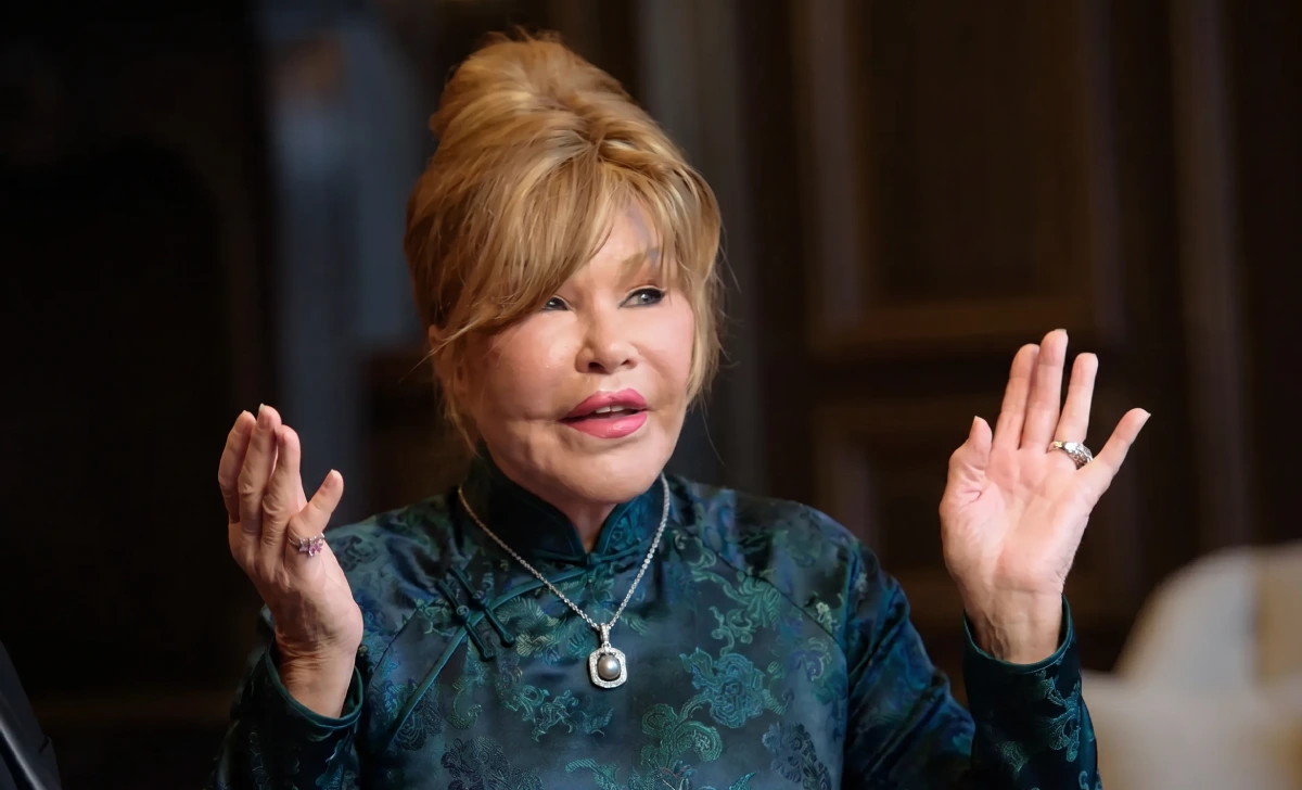 Jocelyn Wildenstein Net Worth chart displaying wealth decline from $2.5 billion in 1999 to zero in 2024 with key financial milestones