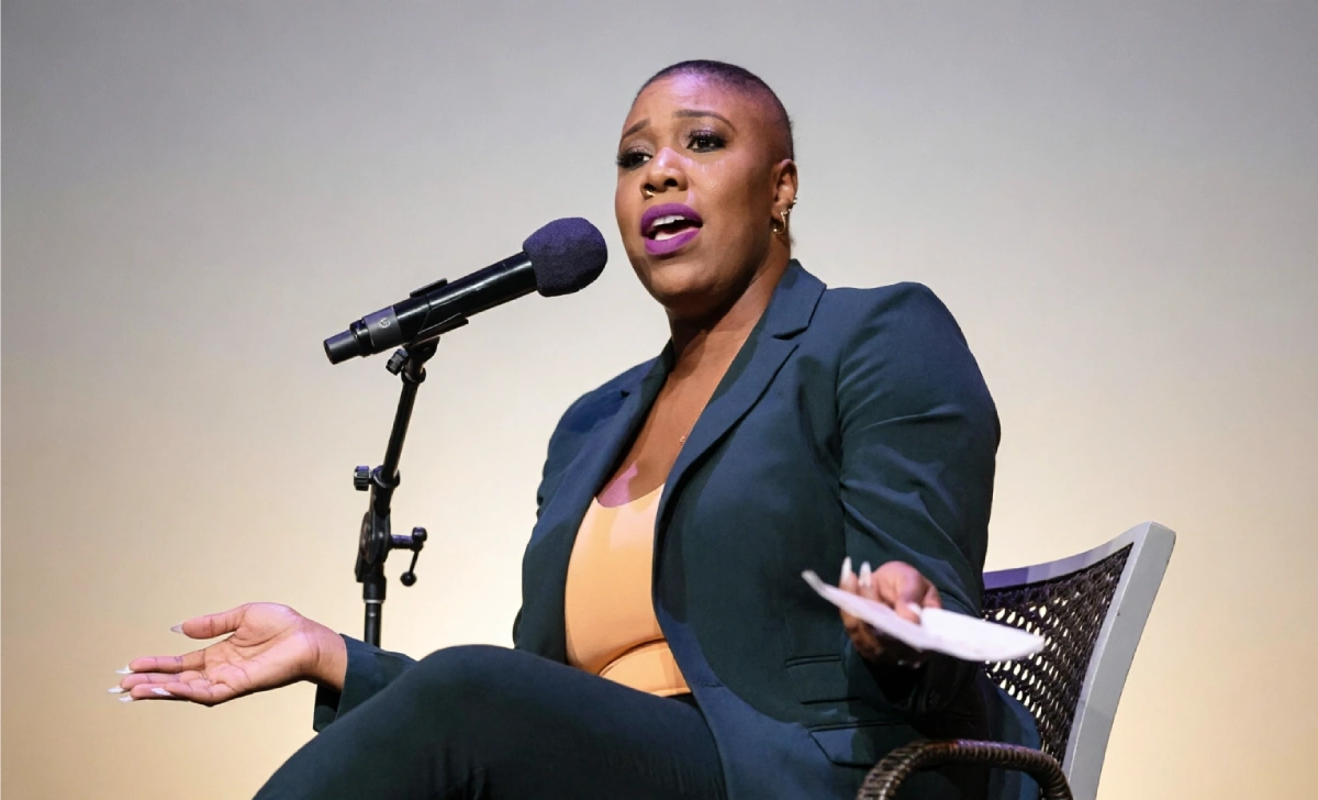 Career timeline showing Symone Sanders net worth growth milestones from 2016 presidential campaign to 2020 Biden advisory role to 2022 MSNBC hosting